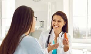 Patient having a conversation with a doctor HRT