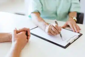 Nutritionist presenting the plan of healthy diet to the patient